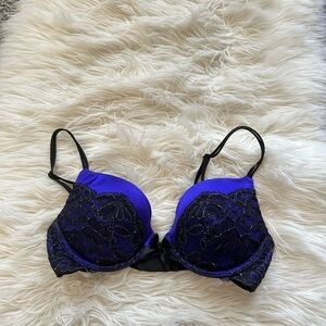Victoria’s Secret Blue and Black Lace very sexy plunge Bra